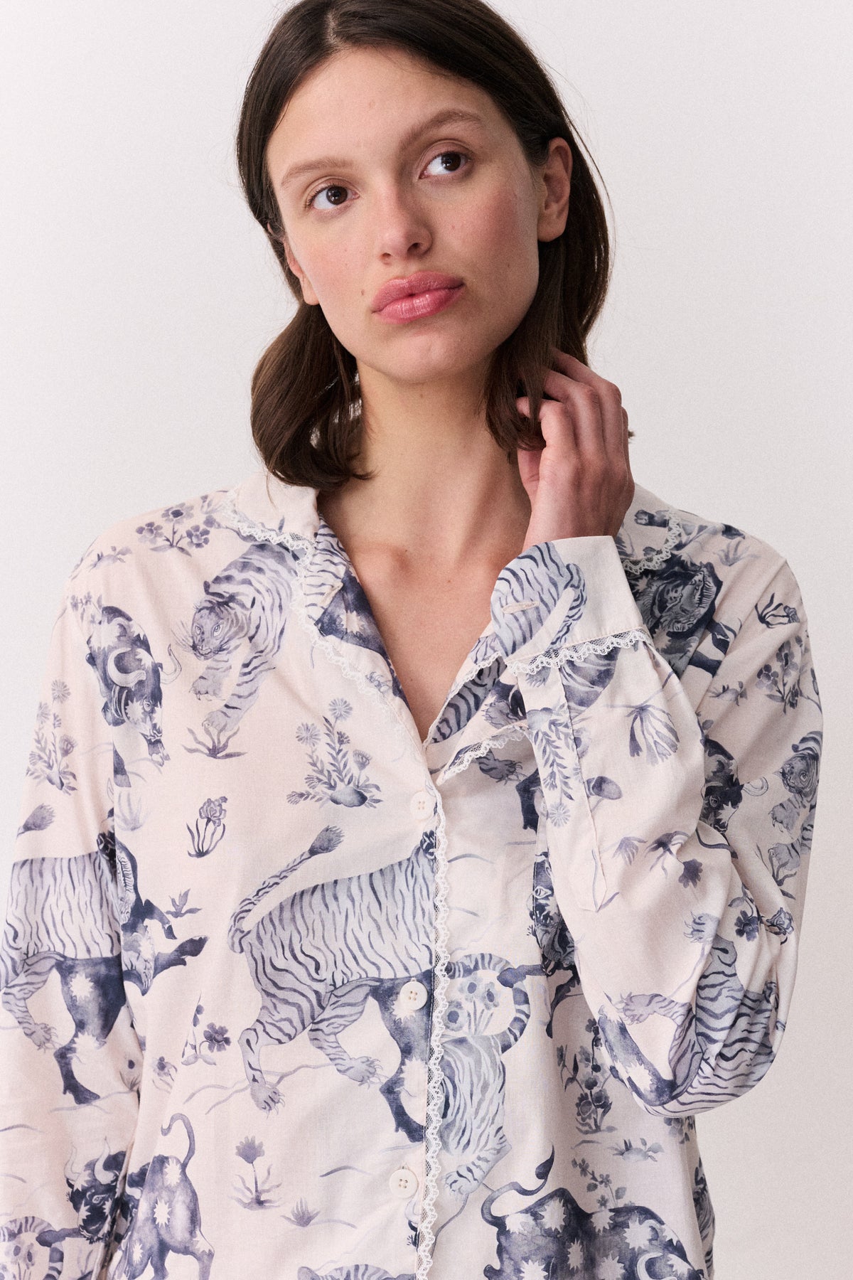 Long Set Thunderheart Cream with Lace