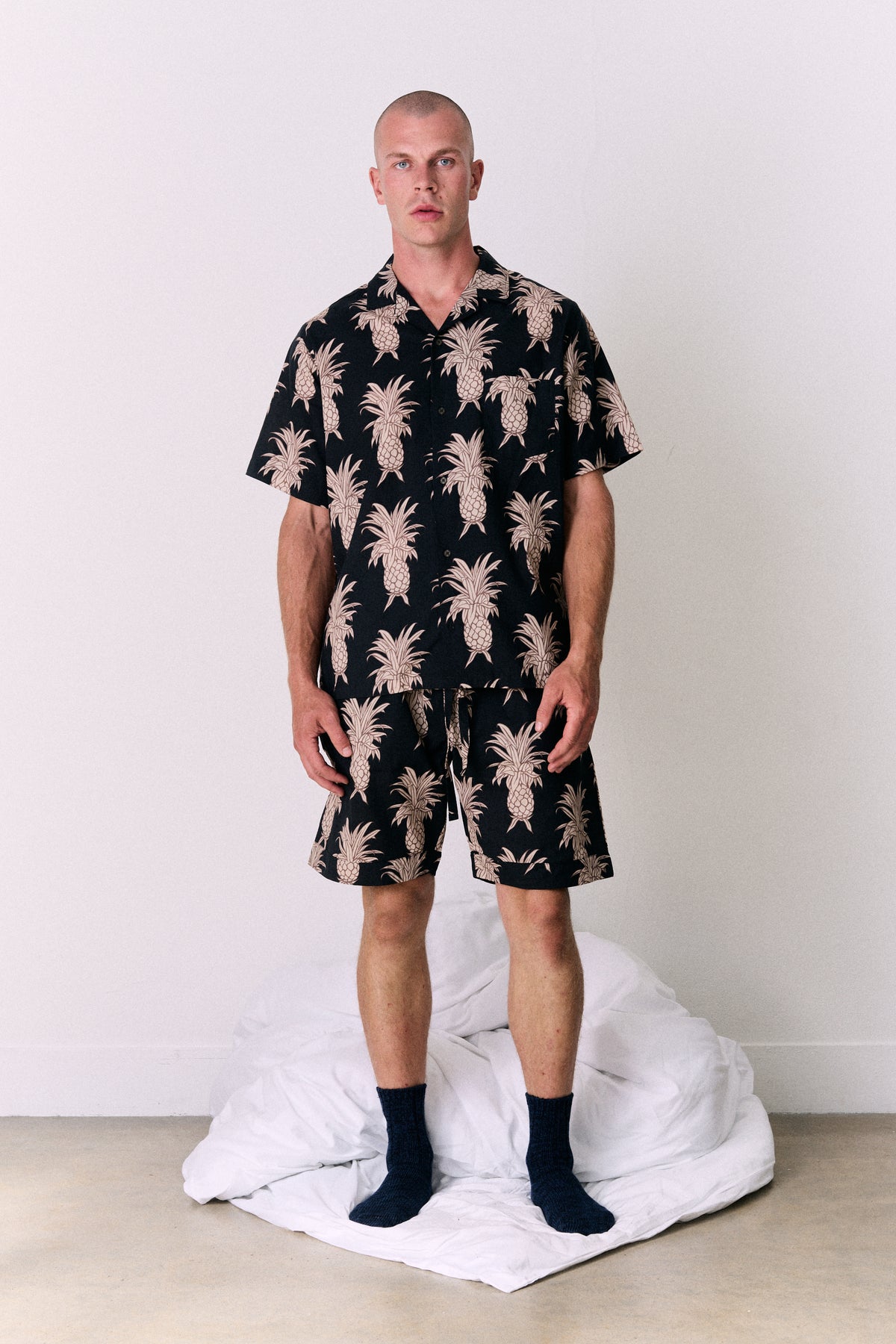 Men’s Pyjama Shorts Howie Pineapple Print Black/Gold
